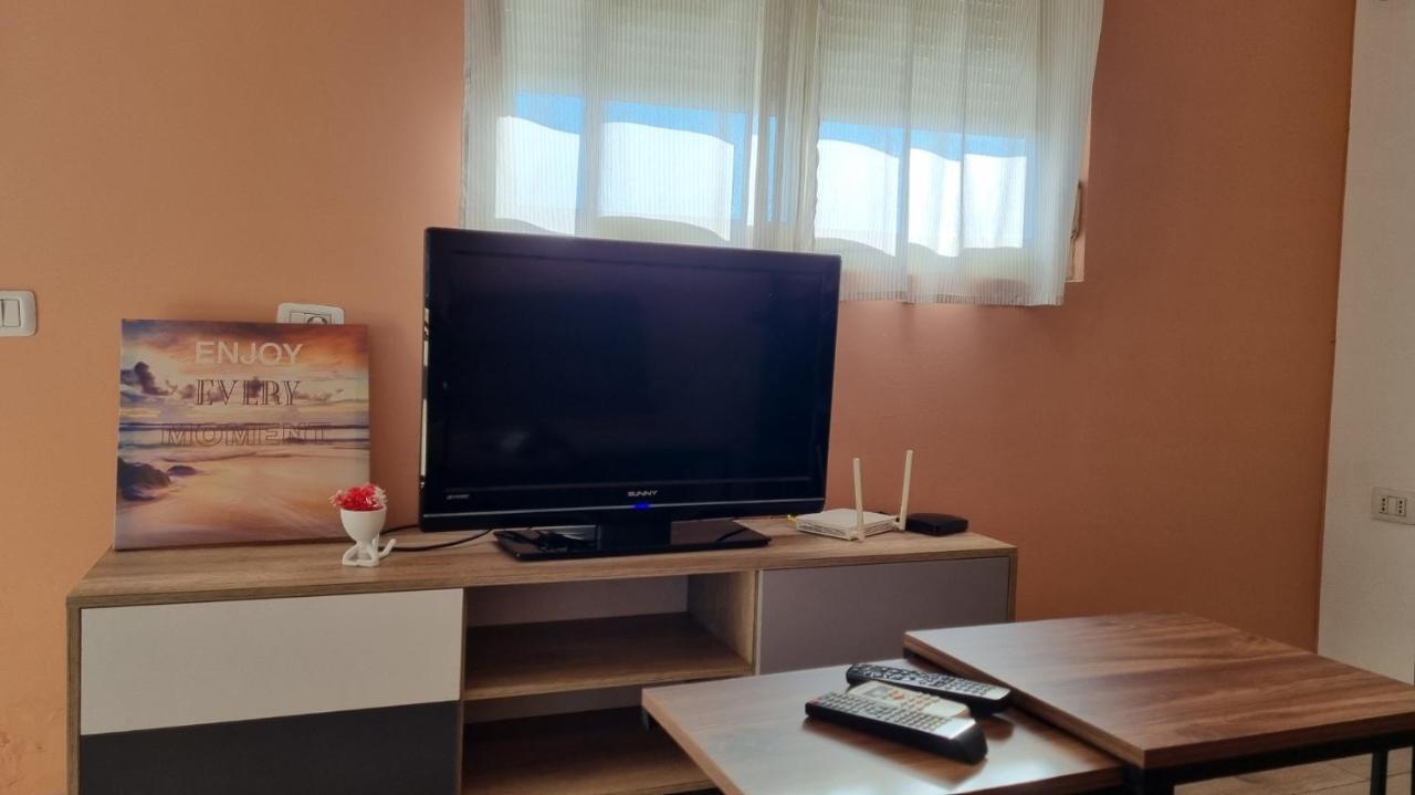 Sky Apartament. Bllok District 地拉那 外观 照片