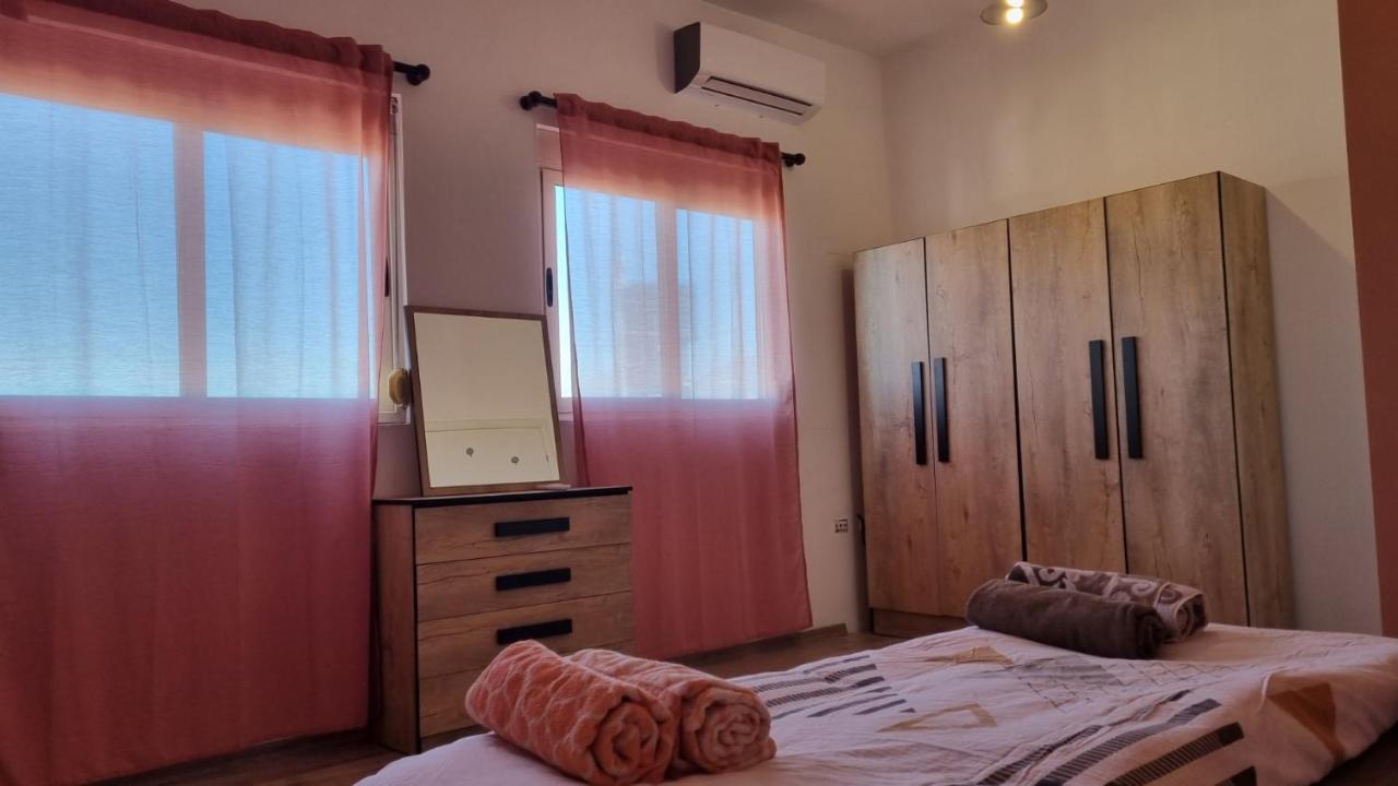 Sky Apartament. Bllok District 地拉那 外观 照片